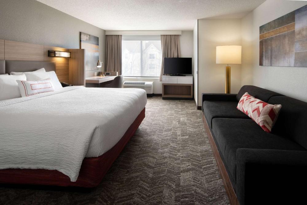 Mobility Accessible Studio Suite King with Roll-In Shower interior